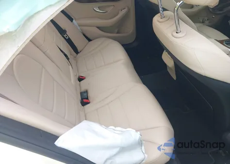 2017 Mercedes-Benz C 300 4Matic/Luxury 4Matic/Sport 4Matic z USA, uszkodzony, nr VIN WDDWF4KB1HR250729